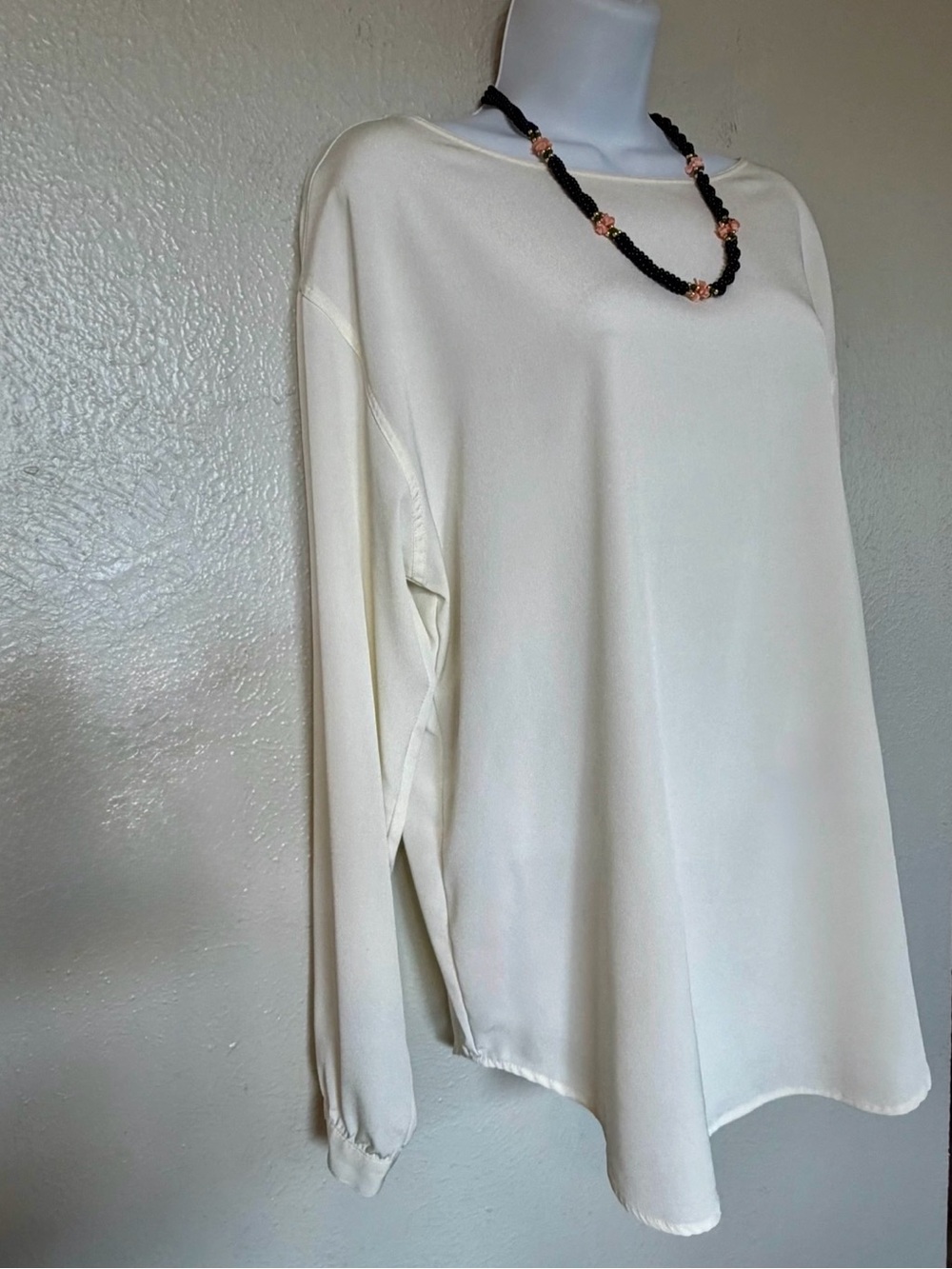 Vintage 90’s Liz Claiborne Ivory Classic Flowy minimalist Long Sleeve Blouse 8 - Picture 5 of 12
